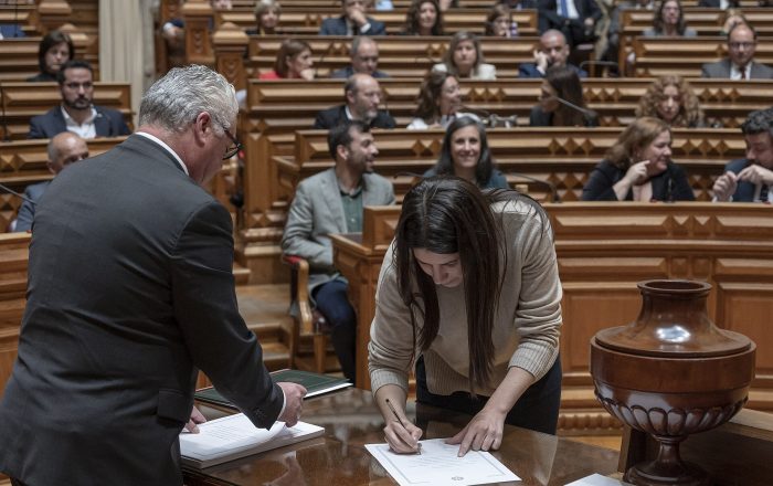 Parlamento discute proposta para reduzir período de concessão de portagens em autoestradas